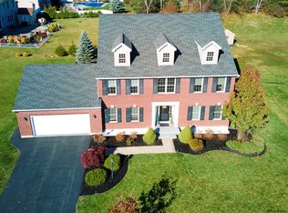 47 Ridgewood Dr, Mechanicville, NY 12118