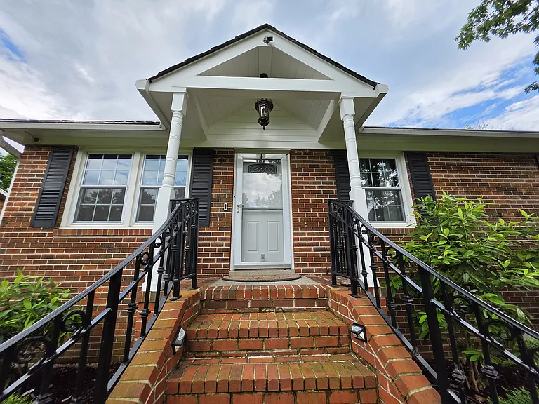 218 Colt Dr — Photo 3