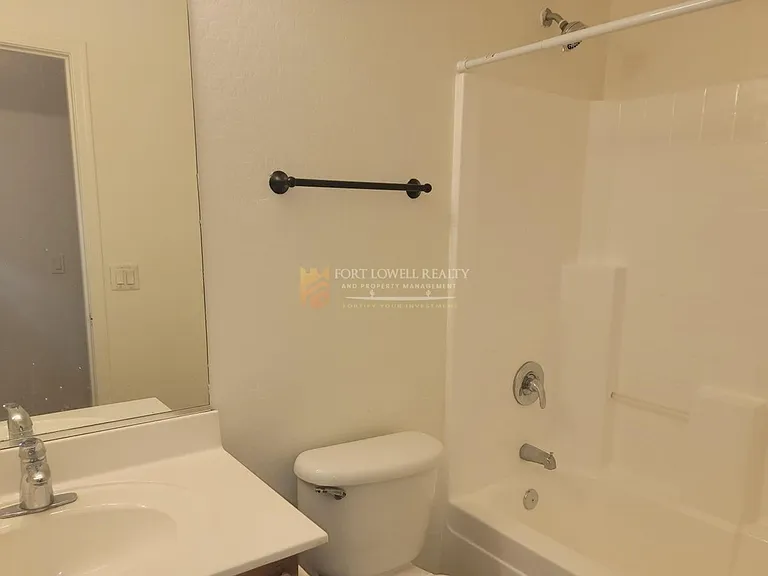 3133 W Huntington Dr — Photo 11