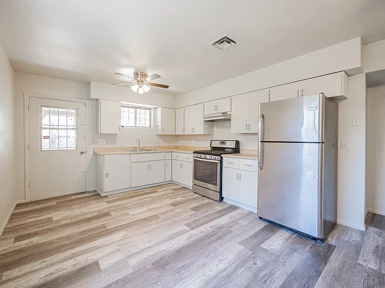 1423 E Virginia Ave — Photo 15
