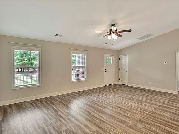 5th image of 125 Horseshoe Dr