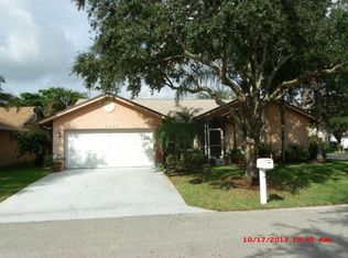 5851 NW 37th Ave, Coconut Creek, FL 33073