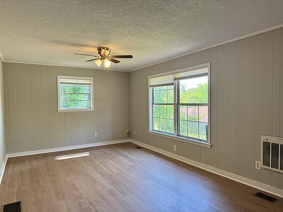 3rd image of 2 Clervue Cir NE