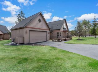8687 Red Wing Ln, Redmond, OR 97756