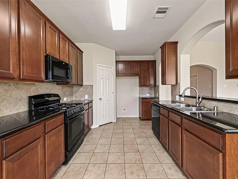 9118 Cavalier Ln — Photo 15