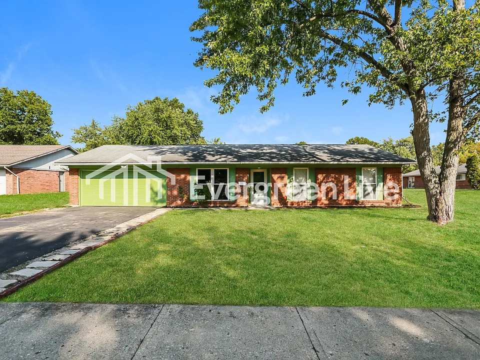 398 Naples Pl