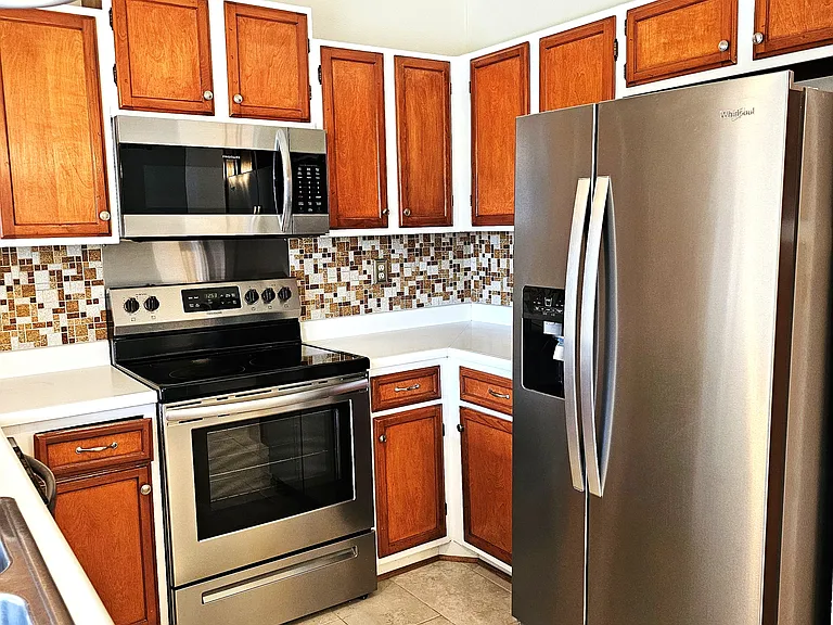Stainless steel appliances, less than 2 years old