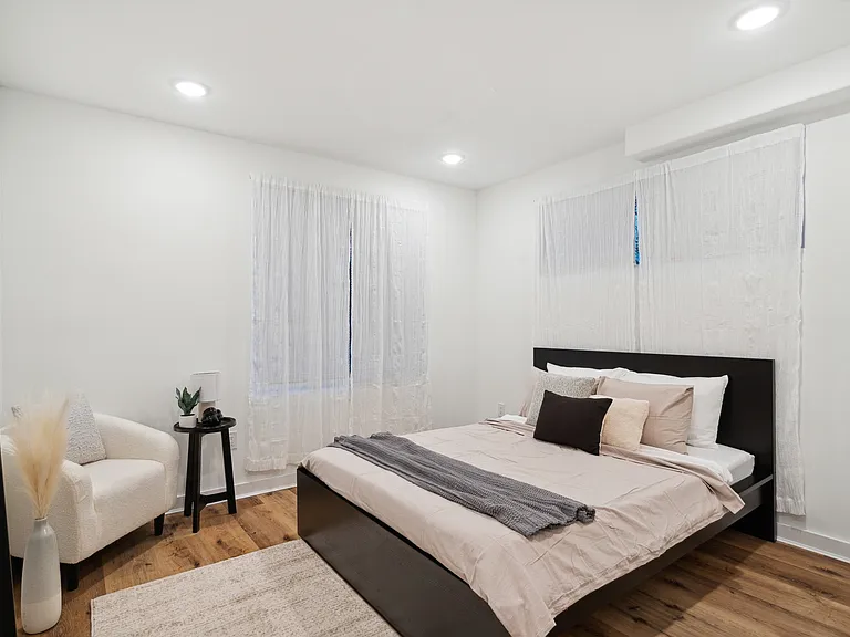 2416 Clifford St #2 — Photo 5