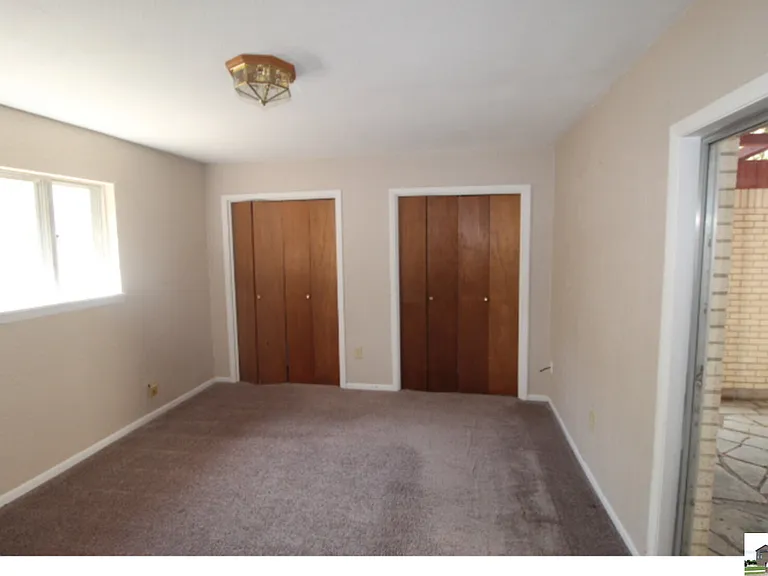 409 Oak St — Photo 30