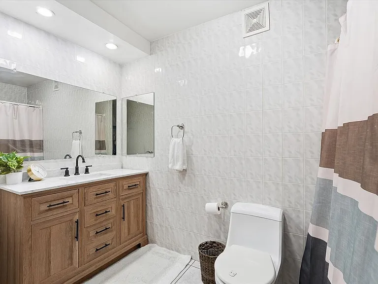 300 Winston Dr #L5 — Photo 23