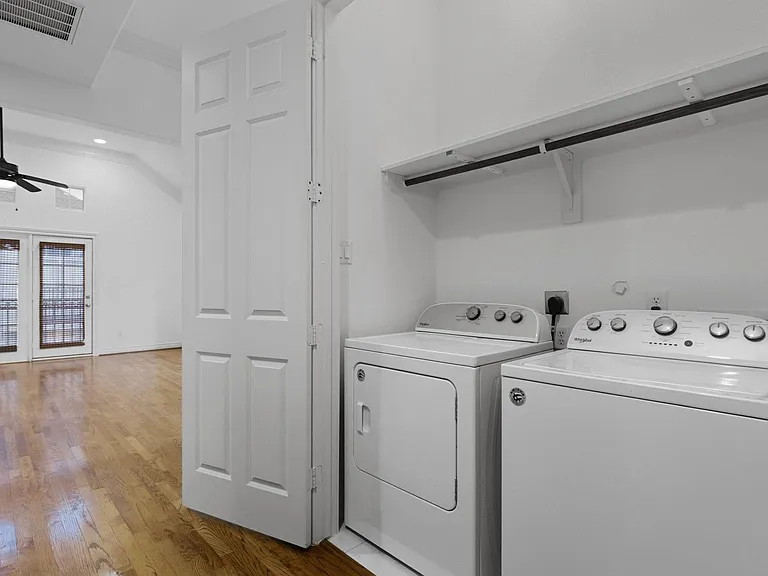 1303 Sherwood Point Ln — Photo 38