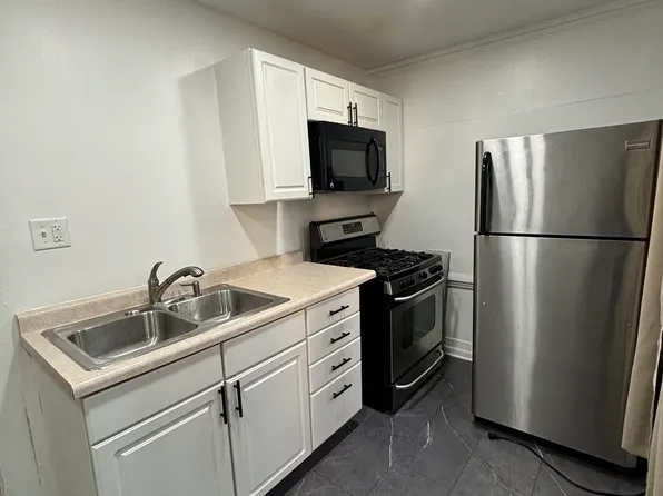 2004 61st St, Kenosha, WI 53143