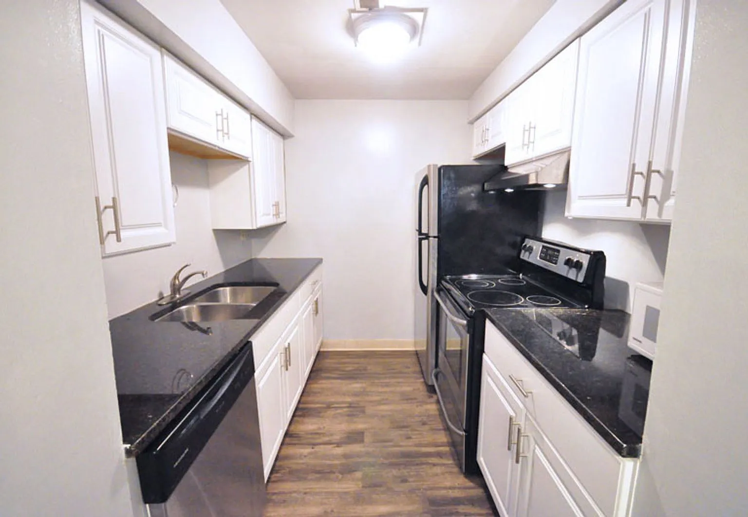 2 bed, 1.0 bath, $1,395 — Photo 2
