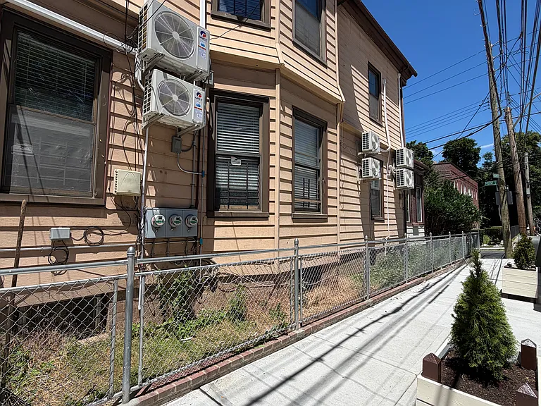 40 Point St #3 — Photo 9