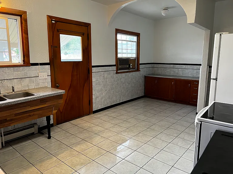548 E 2600 N — Photo 3