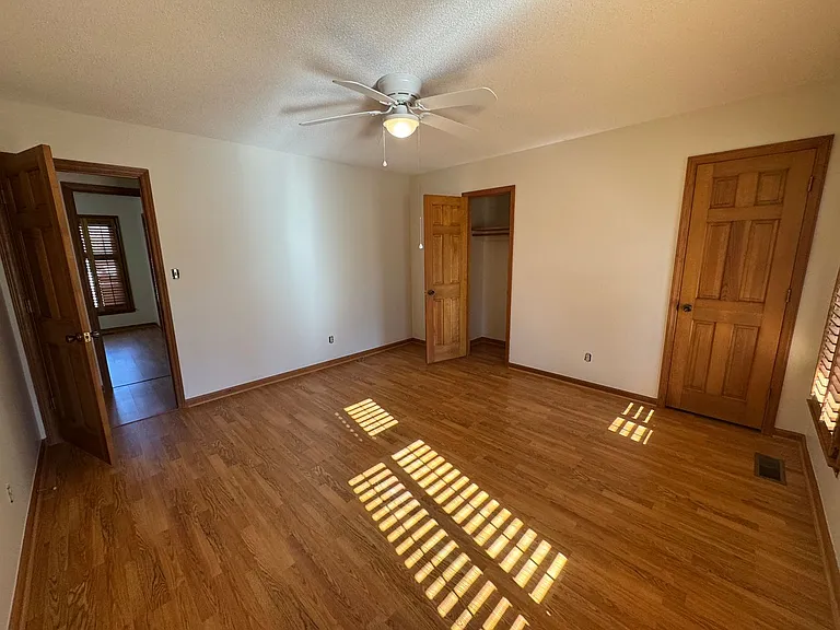 307 Fallingbrook Dr — Photo 23