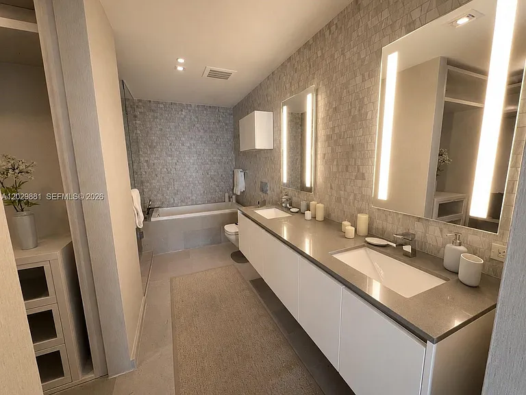 88 SW 7th #3506 — Photo 3