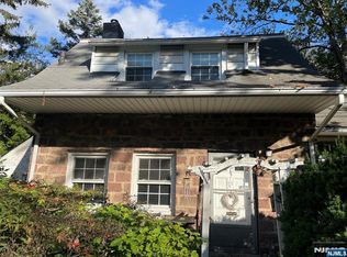 867 River Rd, Teaneck, NJ 07666