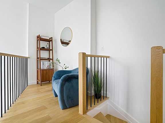 5th image of 11-14 35th Ave #722