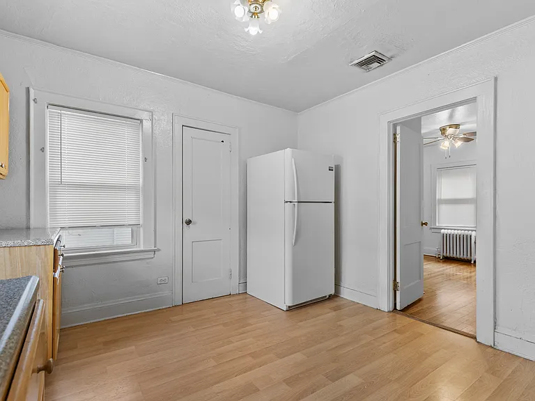 264 Laurelton Blvd #2 — Photo 7