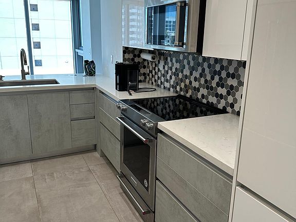 3rd image of 2655 Collins Ave APT 507
