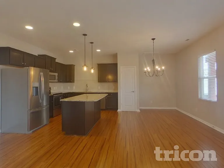 1048 Silverberry St — Photo 3