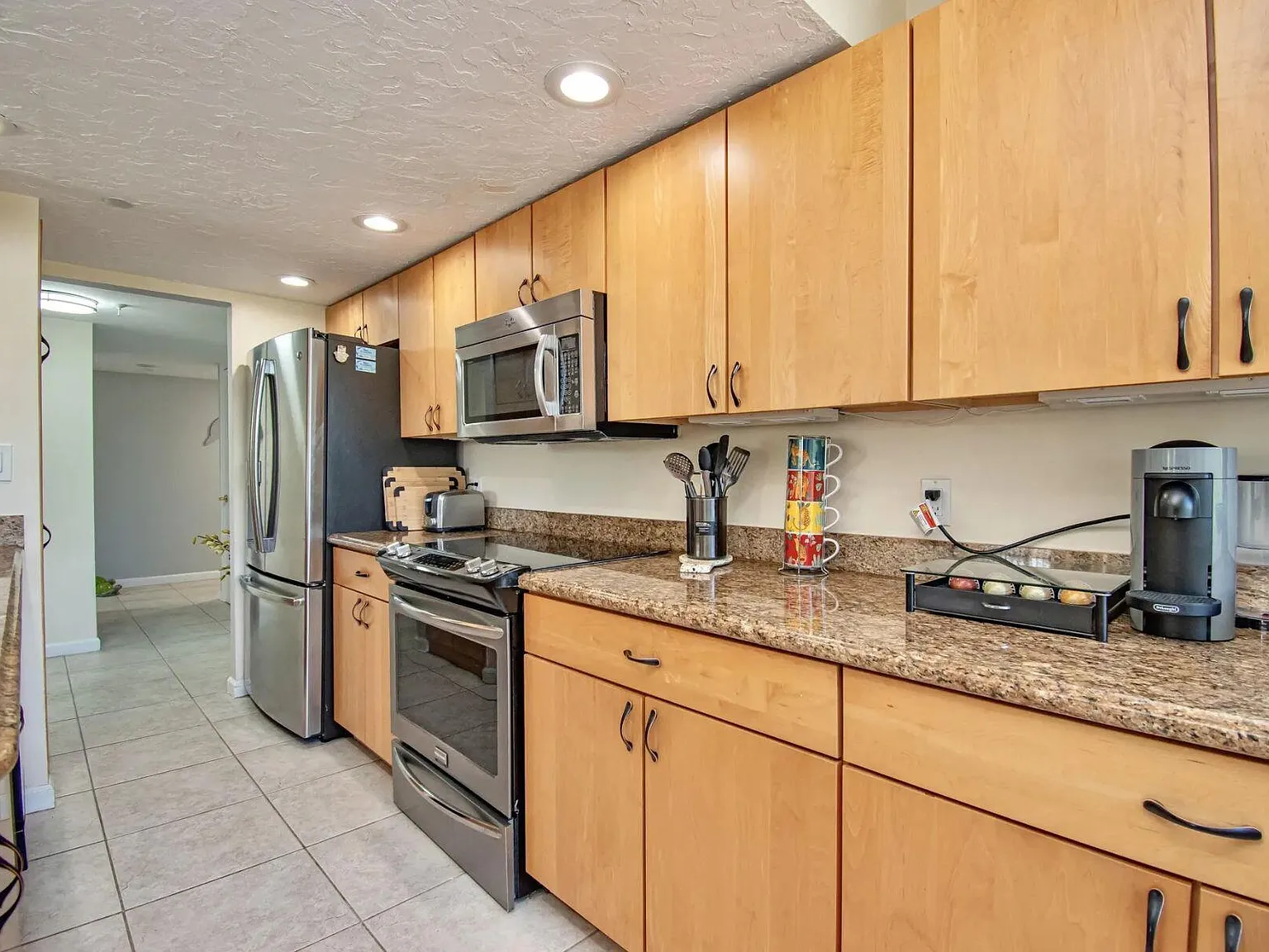 3 bed, 3.0 bath, 1868 sqft, $6,000 — Photo 4