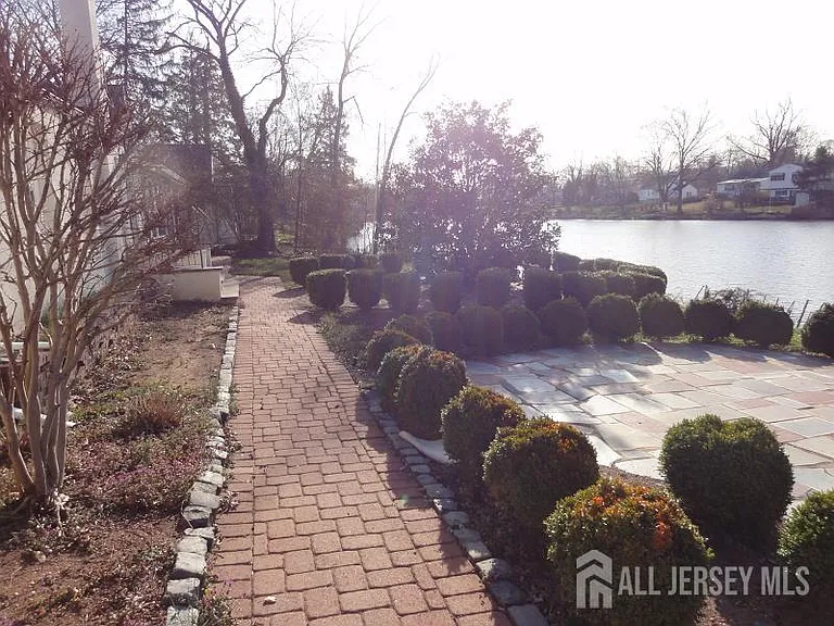 45 Lakeside Dr N #2 — Photo 6