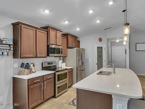 4th image of 15716 Pinyon Ln #100