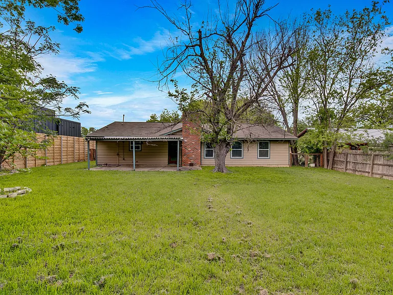 2303 Southern Oaks Dr — Photo 24