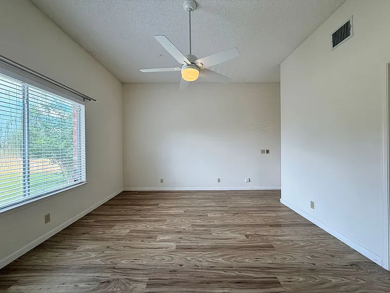 2200 Emmett Pkwy — Photo 15