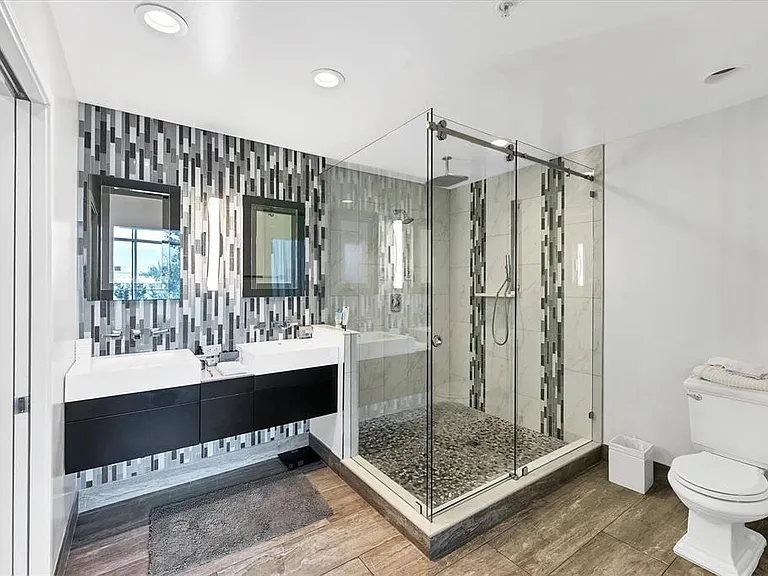 525 E Jackson St #302 — Photo 22