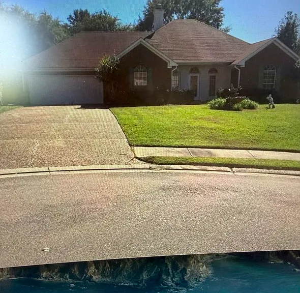 102 Essex Ct — Photo 4