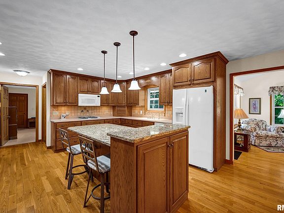 4th image of 141 Elmridge Cir