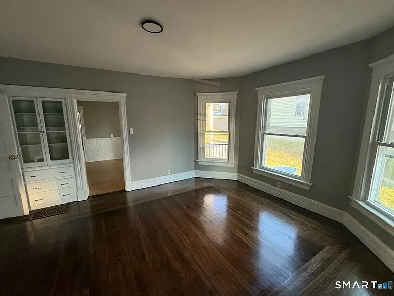 151 Fairview St — Photo 5