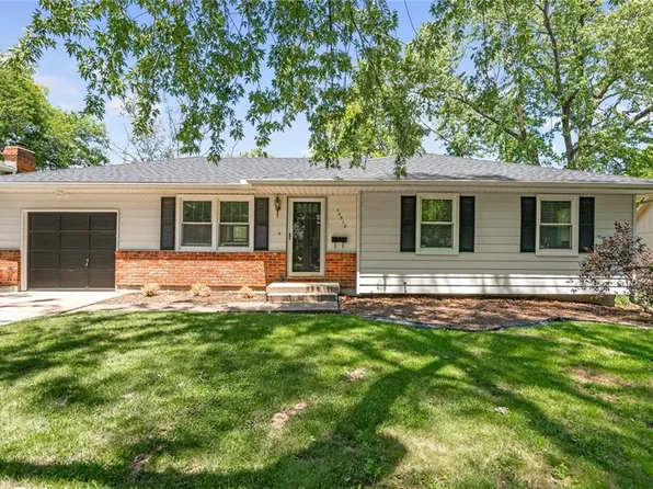 10512 W 93rd Ter, Overland Park, KS 66214