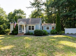 10 Youngs Crossing Rd, Pelham, NH 03076