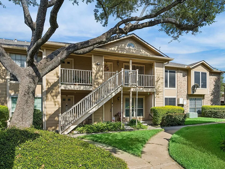 1311 Antoine Dr #156
