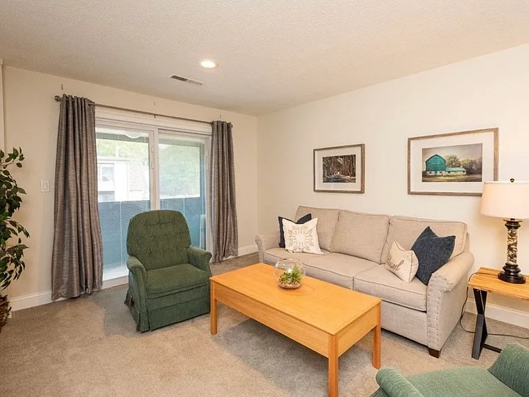 1 Greenbriar Dr #305 — Photo 9