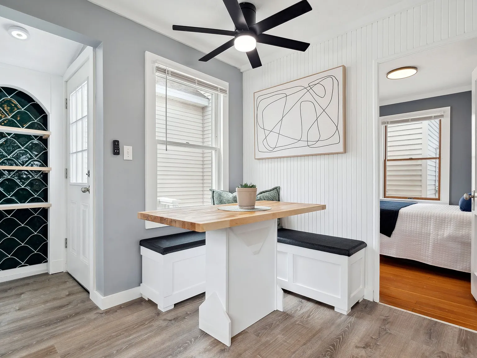 3 bed, 900 sqft, $2,300 — Photo 1