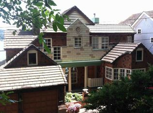 10702 Riviera Pl NE, Seattle, WA 98125