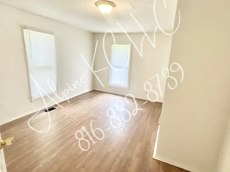 3931 Indiana Ave — Photo 4