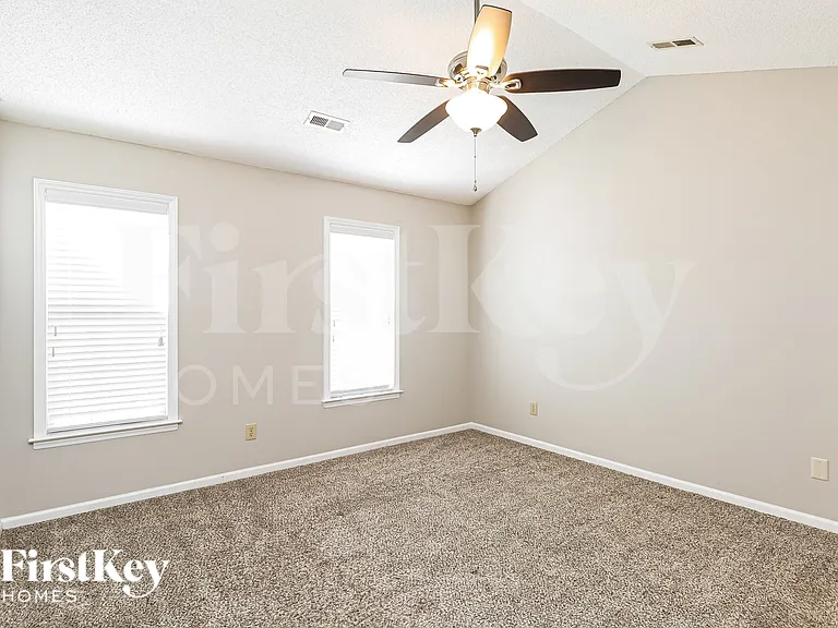 8102 Kingston Dr — Photo 13