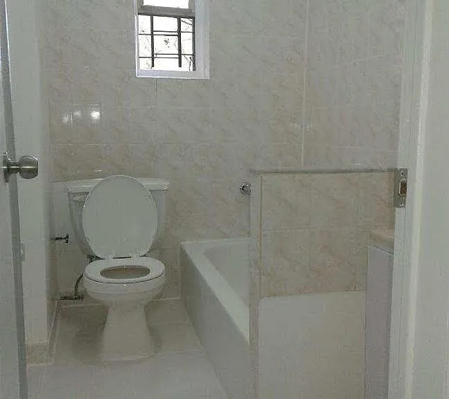 2100 Beekman Pl #3N — Photo 3