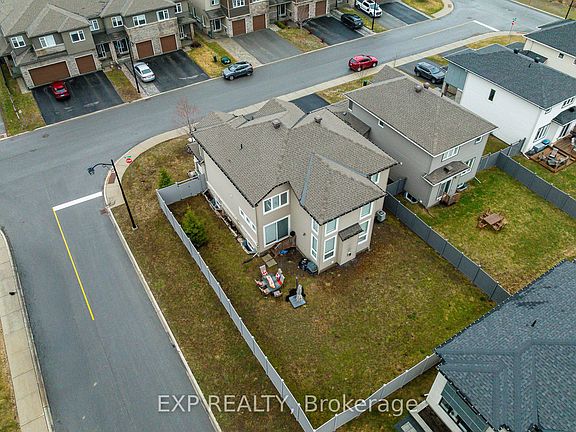 3rd image of 119 Riddell St