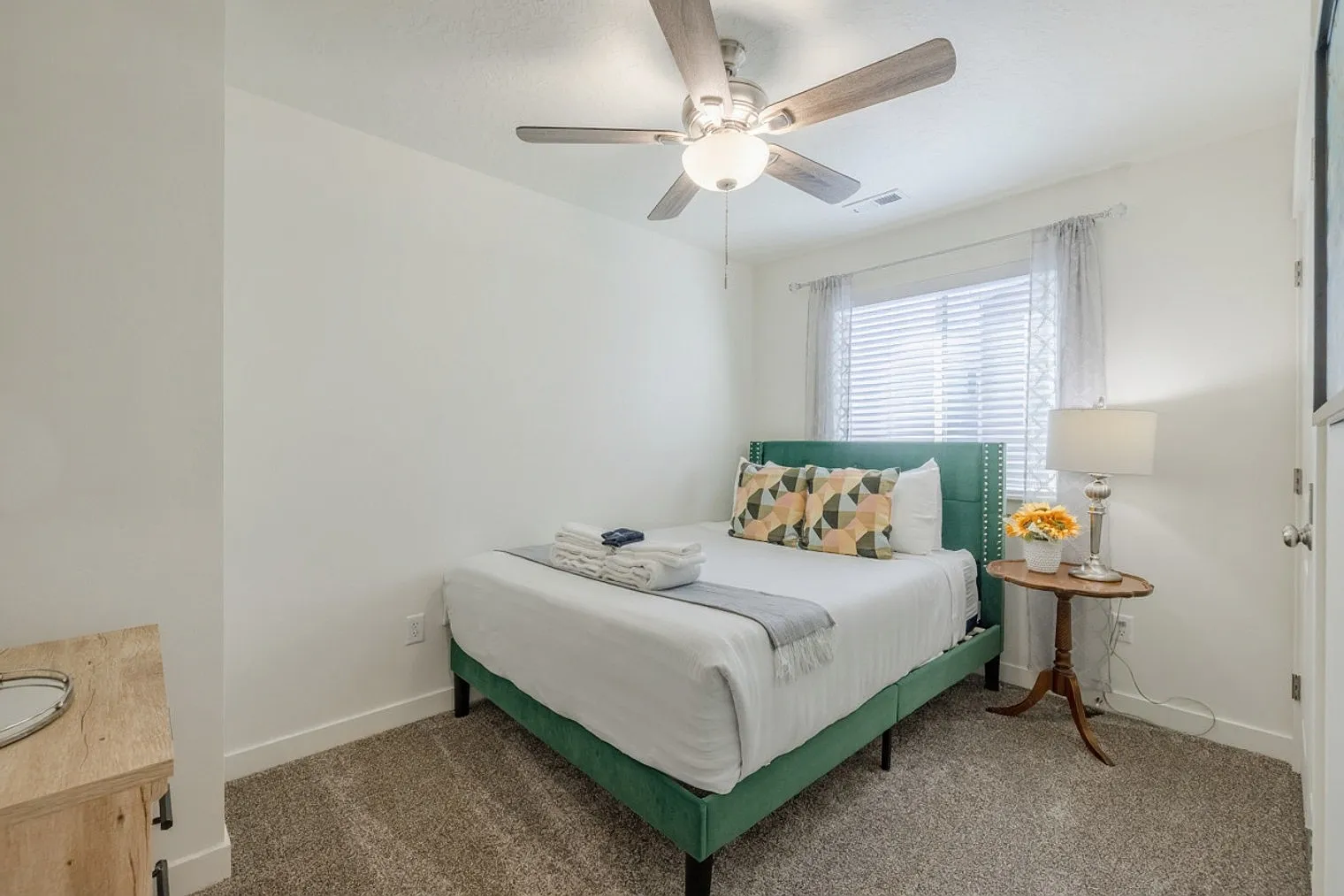 4 bed, 2.0 bath, 2690 sqft, $3,844 — Photo 4