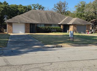 326 Lochridge Dr, Azle, TX 76020