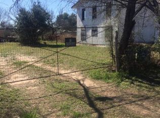 321 E Commerce St, Uvalde, TX 78801