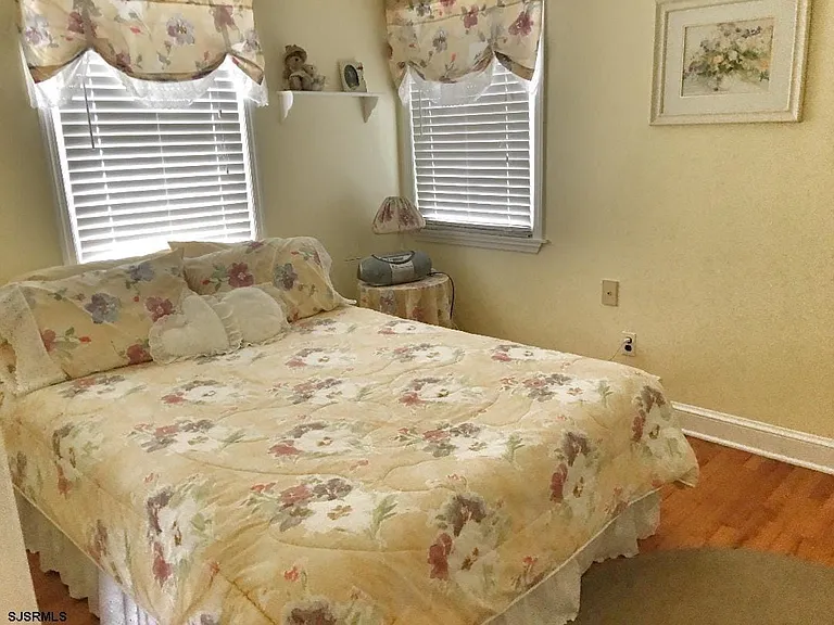 209 N Rosborough Ave — Photo 12