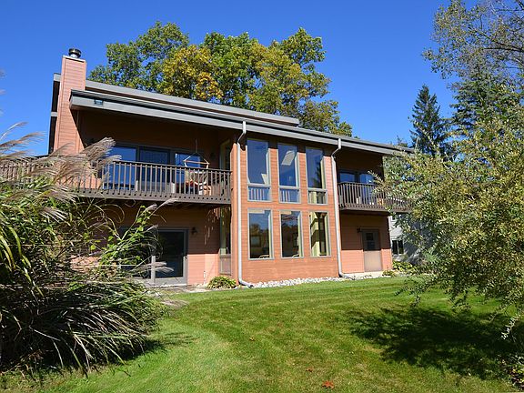3rd image of 66116 Knollwood Dr